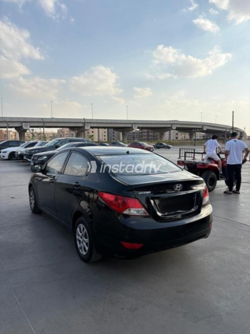 هيونداي اكسنت RB 2013 أسود مستعملة للبيع - 4
