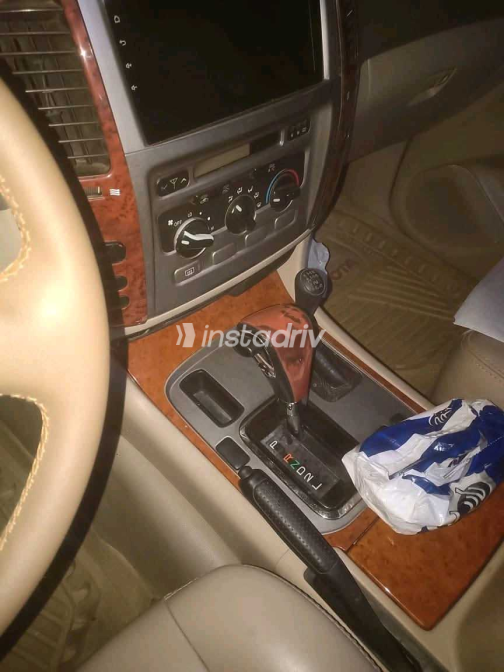 Toyota Land Cruiser 2006 White Used for Sale - 2
