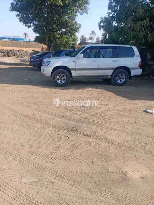 Toyota Land Cruiser 2006 White Used for Sale - 6