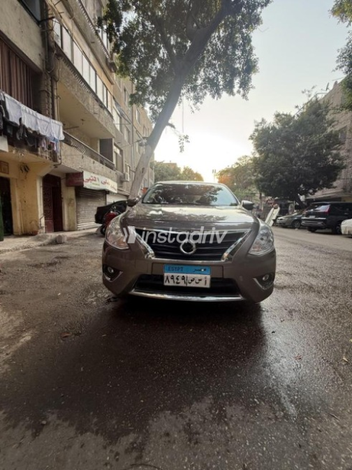 Nissan Sunny 2023 Gold Used for Sale - 1