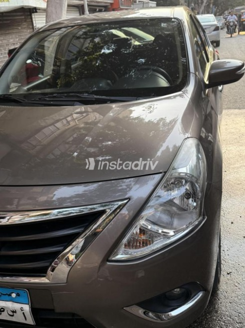 Nissan Sunny 2023 Gold Used for Sale - 4
