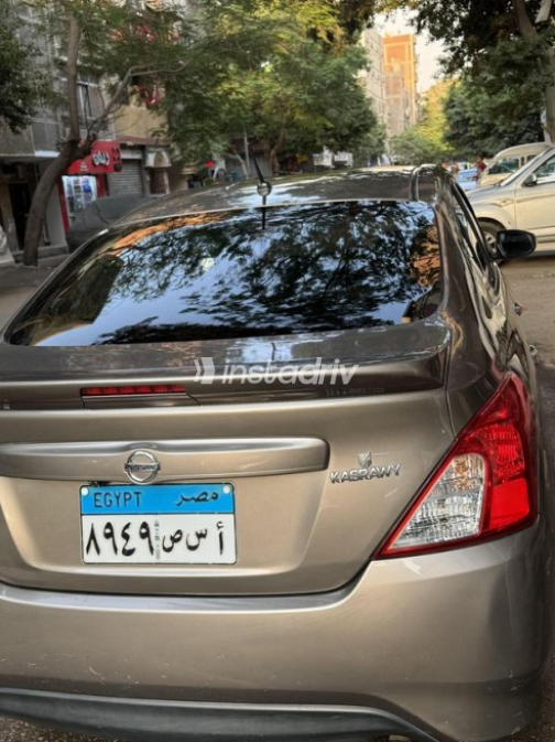 Nissan Sunny 2023 Gold Used for Sale - 5