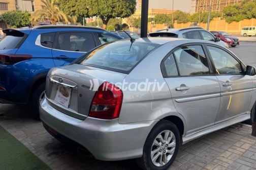 هيونداي اكسنت RB 2010 فضي مستعملة للبيع - 8