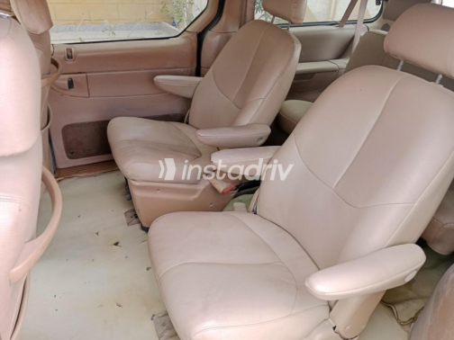 Chrysler Town & Country 2000 Black Used for Sale - 7