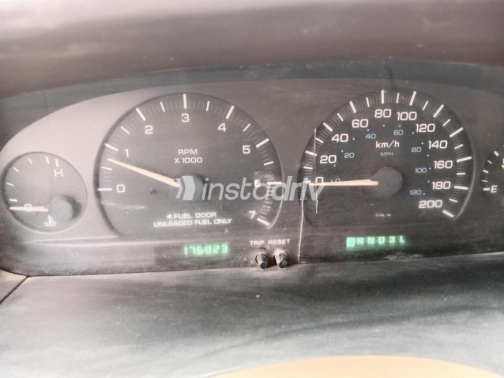 Chrysler Town & Country 2000 Black Used for Sale - 8
