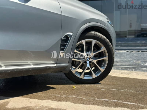بي ام دبليو X5 2025 فضي مستعملة للبيع - 7