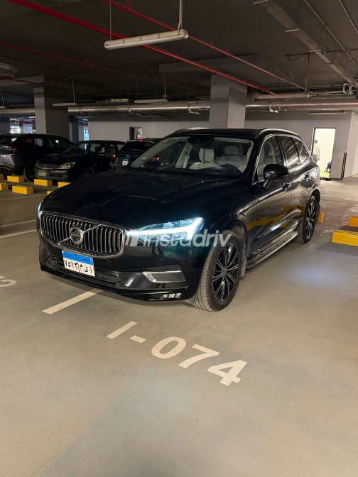 فولفو XC60 2021 أسود مستعملة للبيع - 4