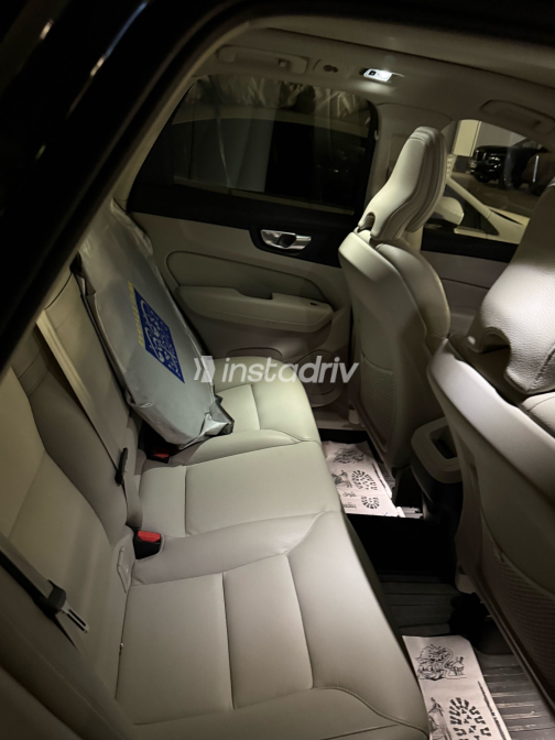 فولفو XC60 2021 أسود مستعملة للبيع - 5
