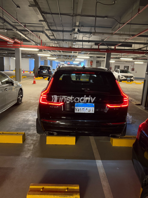 فولفو XC60 2021 أسود مستعملة للبيع - 6