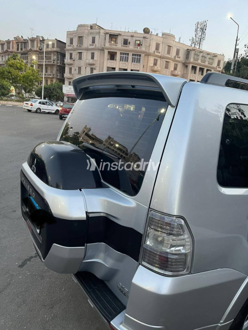 Mitsubishi Pajero 2015 Silver Used for Sale - 2