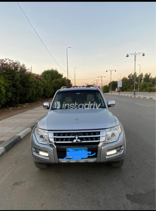 Mitsubishi Pajero 2015 Silver Used for Sale - 4