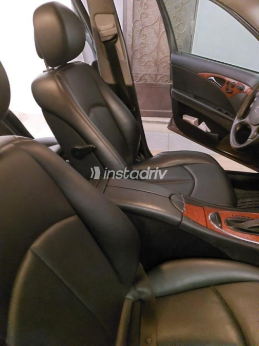 مرسيدس E 200 2007 أسود مستعملة للبيع - 4