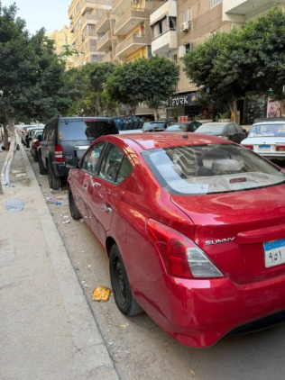 نيسان صنى 2020 أحمر مستعملة للبيع