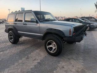 جيب شيروكي 1996 أزرق غامق مستعملة للبيع