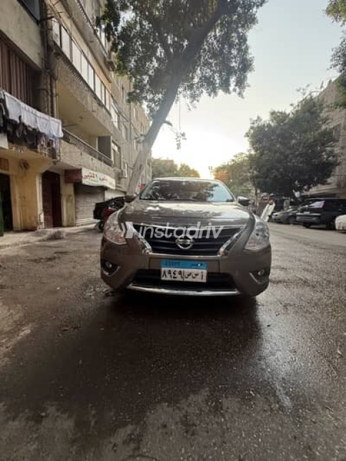 Nissan Sunny 2023 Gold Used for Sale - 1