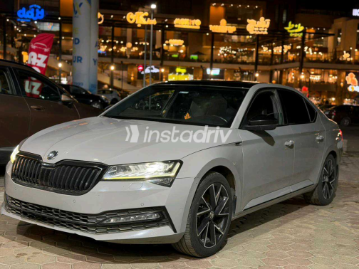 سكودا سوبيرب 2022 أبيض مستعملة للبيع - 1