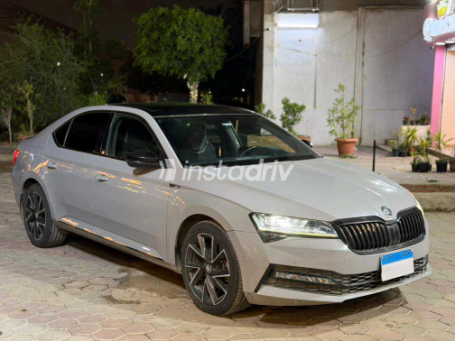 سكودا سوبيرب 2022 أبيض مستعملة للبيع - 6