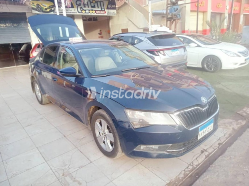 Skoda Superb 2018 White Used for Sale - 3