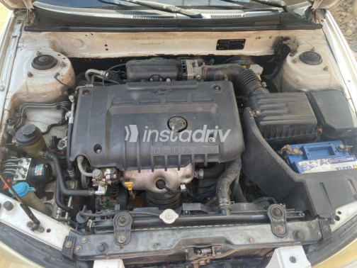 Hyundai Avante 2002 White Used for Sale - 3