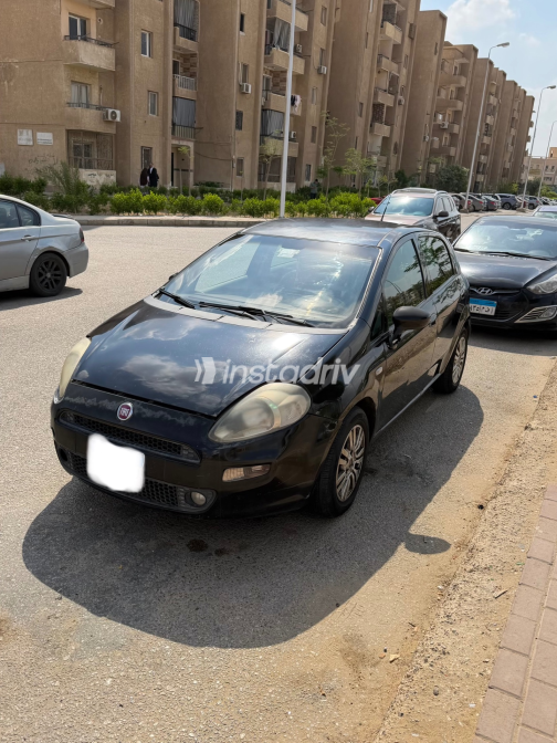 فيات بونتو ايفو 2015 أسود مستعملة للبيع - 2