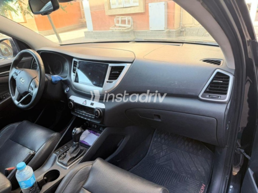 Hyundai Tucson 2019 White Used for Sale - 5