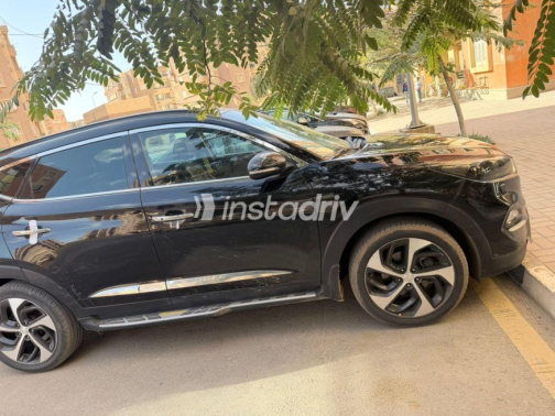 Hyundai Tucson 2019 White Used for Sale - 7