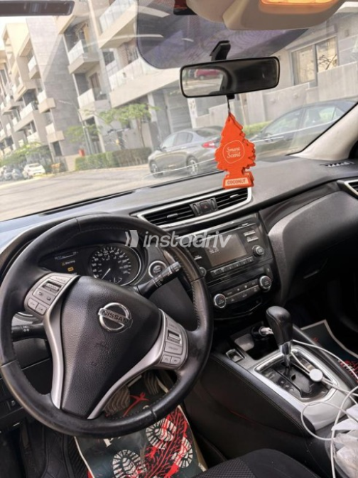 Nissan Qashqai 2017 White Used for Sale - 3