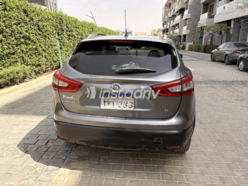 Nissan Qashqai 2017 White Used for Sale - 6