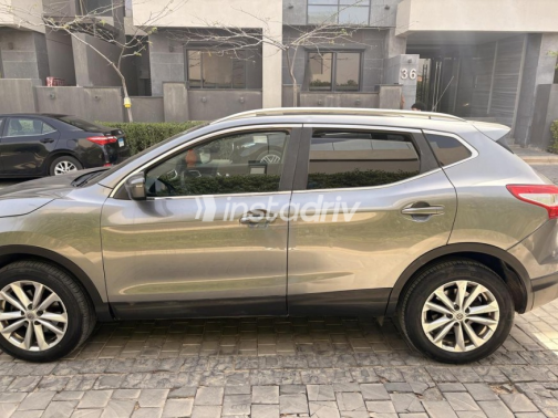Nissan Qashqai 2017 White Used for Sale - 9
