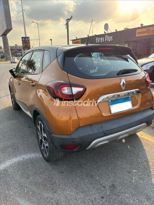 Renault Captur 2018 Gold Used for Sale - 5