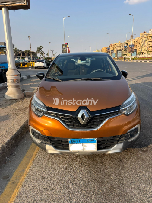 Renault Captur 2018 Gold Used for Sale - 6