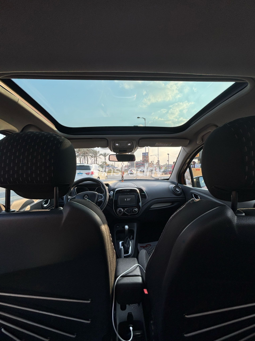 Renault Captur 2018 Gold Used for Sale - 8