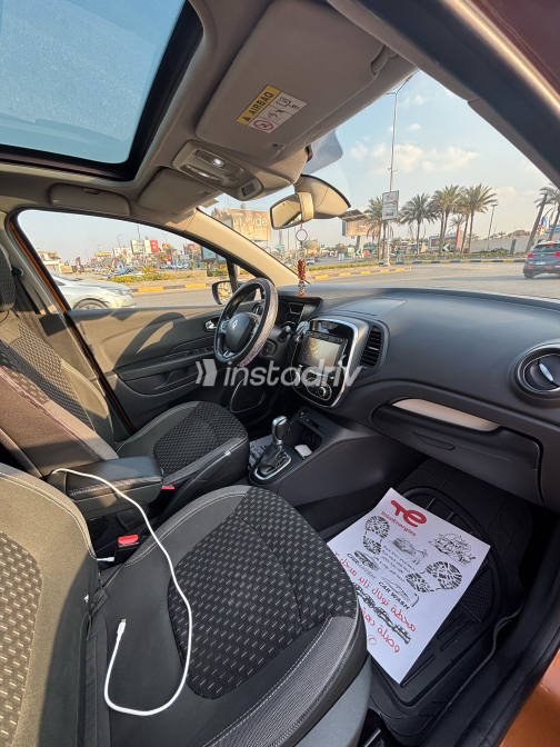 Renault Captur 2018 Gold Used for Sale - 10