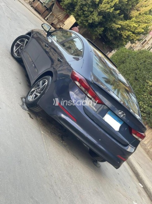 Hyundai Elantra AD 2019 White Used for Sale - 3