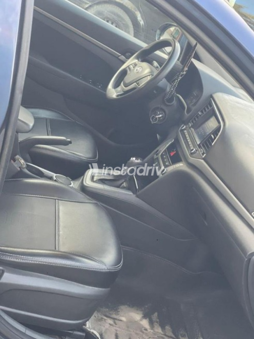 Hyundai Elantra AD 2019 White Used for Sale - 4