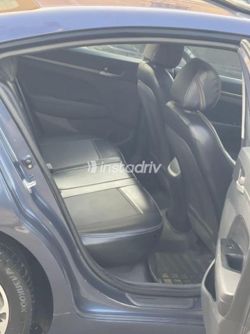 Hyundai Elantra AD 2019 White Used for Sale - 5