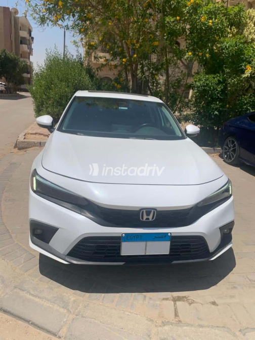 Honda Civic 2022 White Used for Sale - 1
