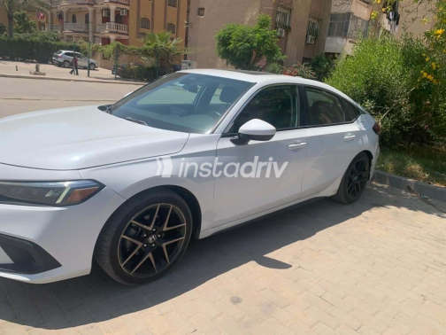 Honda Civic 2022 White Used for Sale - 4