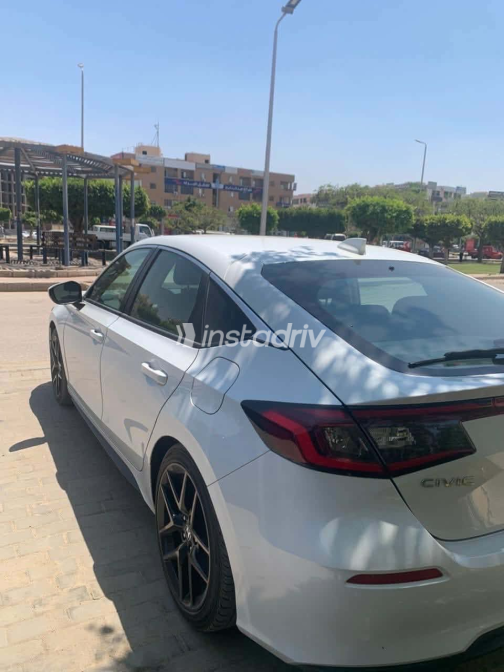 Honda Civic 2022 White Used for Sale - 5