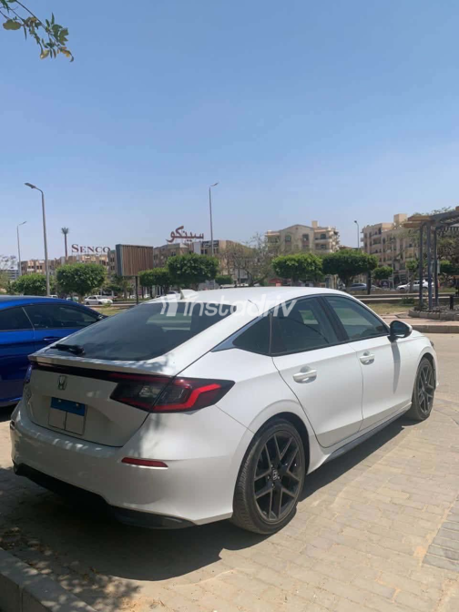 Honda Civic 2022 White Used for Sale - 7