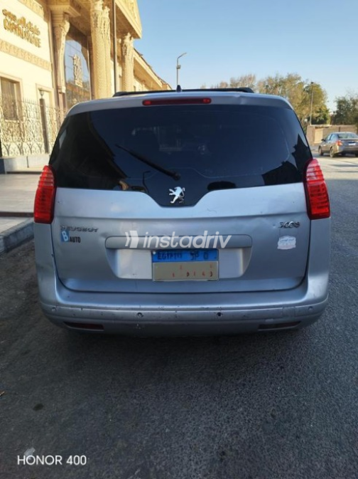 بيجو 5008 2013 فضي مستعملة للبيع - 4