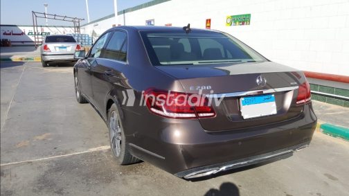 مرسيدس E 200 2014 بني مستعملة للبيع - 3