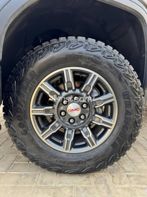 Gmc Sierra 2024 Black Used for Sale - 3