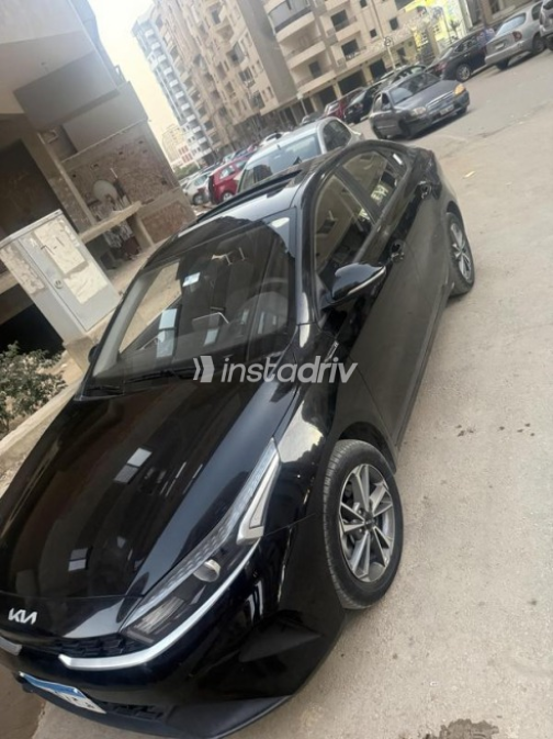 كيا جراند سيراتو 2022 أبيض مستعملة للبيع - 2