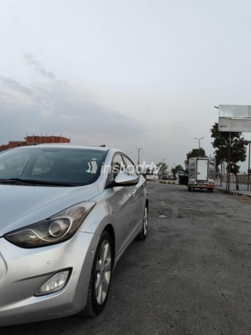 Hyundai Avante 2011 Silver Used for Sale - 3