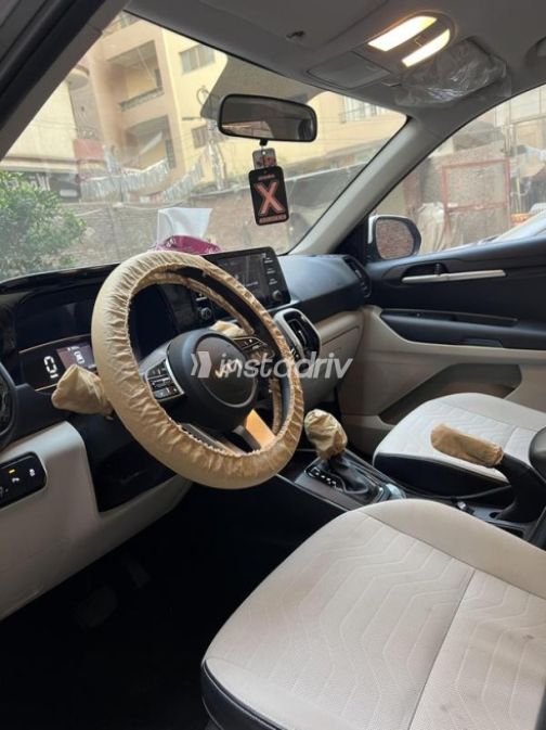 كيا سونيت 2023 رمادي غامق مستعملة للبيع - 5