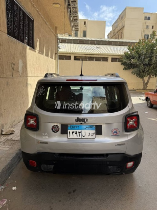 Jeep Renegade 2017 Gray Used for Sale - 2