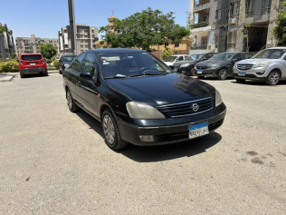 نيسان صنى 2011 أسود مستعملة للبيع