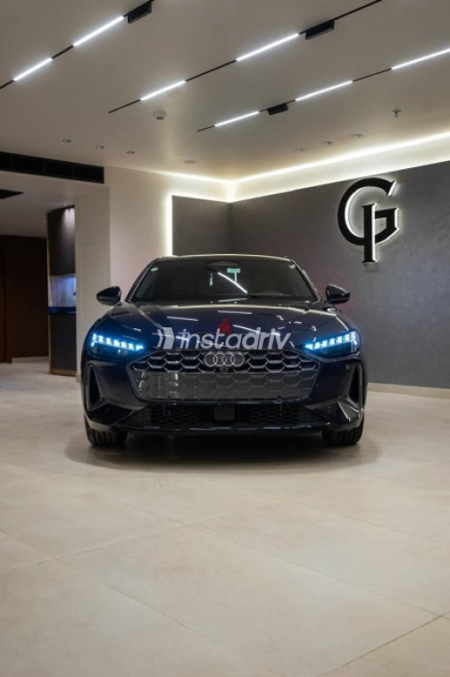 اودي A5 2025 أزرق غامق جديدة للبيع - 1