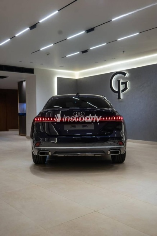اودي A5 2025 أزرق غامق جديدة للبيع - 3